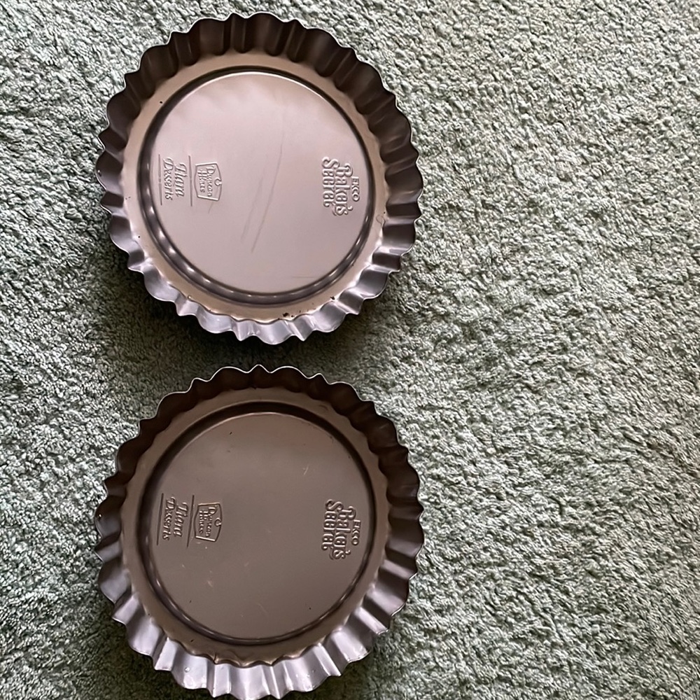 Tiara cake pans